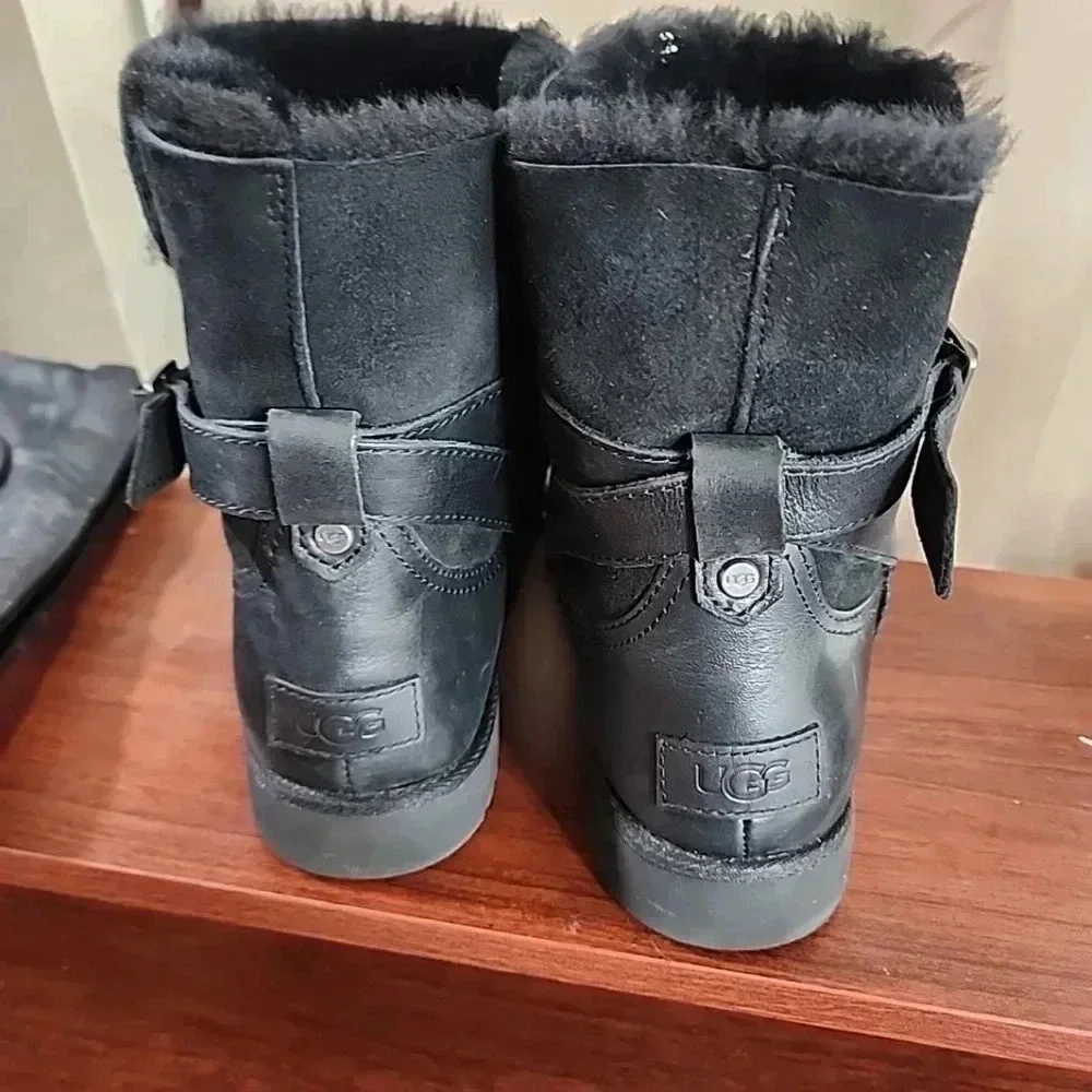 Ugg Leather and Fur lined boots. Size 8 - Picture 12 of 13